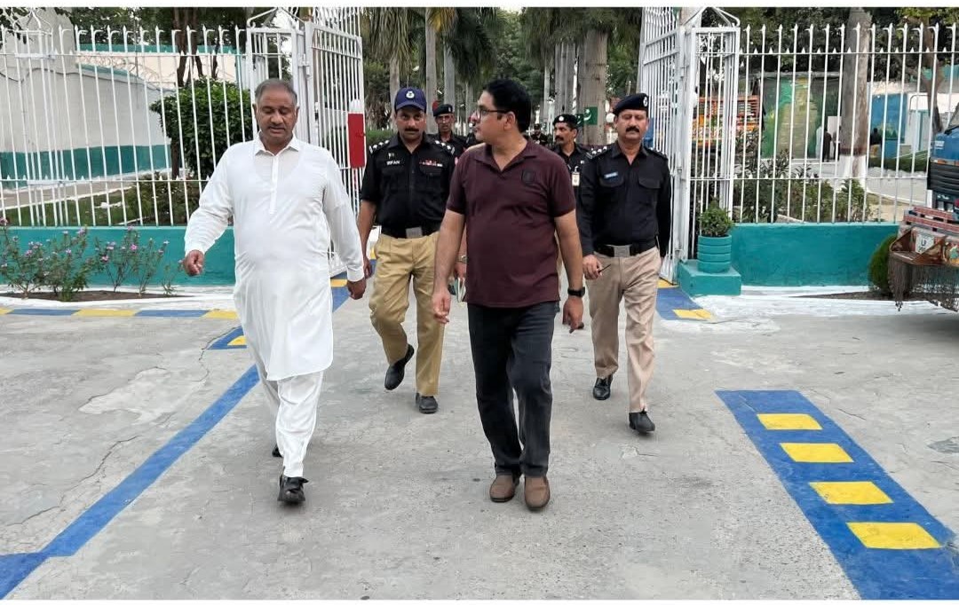 DIG Lahore Region, Mr. Mohsin Rafique, paid a surprise visit to Central ...